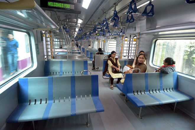 More air-conditioned ''local'' trains for Mumbai