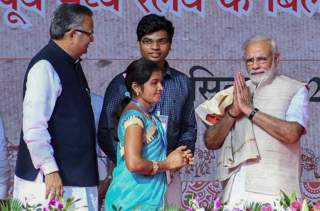 Chhattisgarh SHGs gift PM Modi jacket made from Banana tree stem