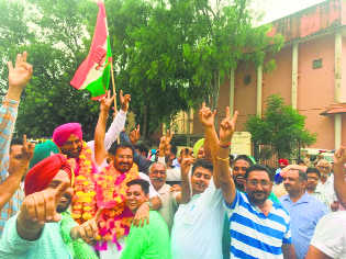 On Capt’s home turf, Cong batters Oppn