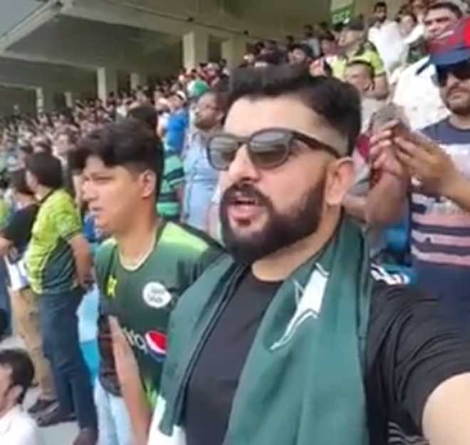 Watch Pakistani fan sing Indian National Anthem during Asia Cup