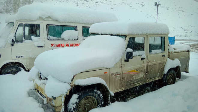 23 rescued from Rohtang Pass