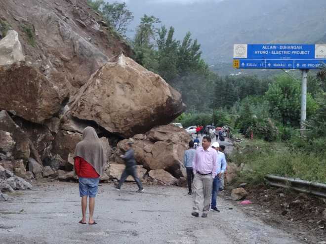 Chandigarh-Manali highway blocked