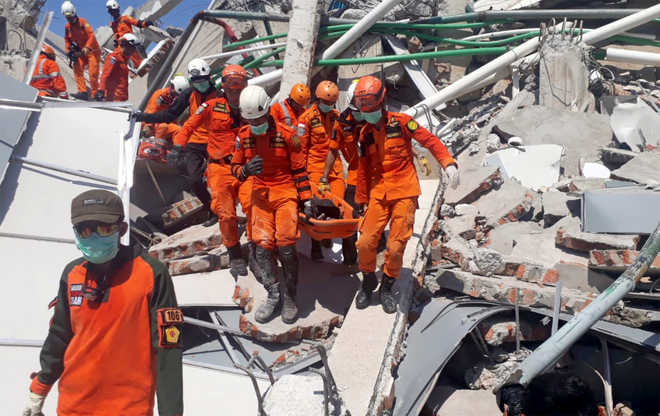 Death toll in Indonesia quake-tsunami now stands at over 800