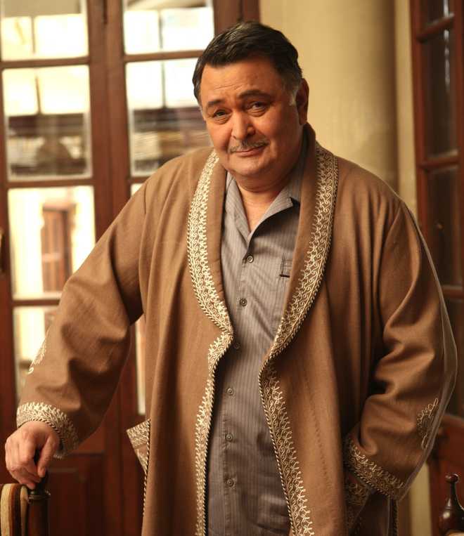Rishi Kapoor leaves for US for medical treatment