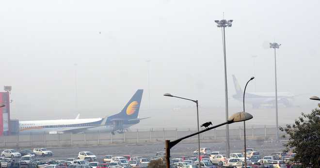 Cold weather grips Bengaluru, disrupts flights