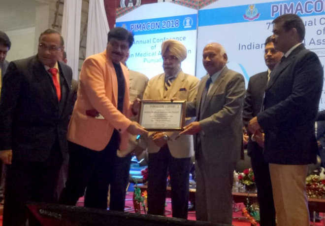 Dr Vikas Chhabra wins best IMA president award