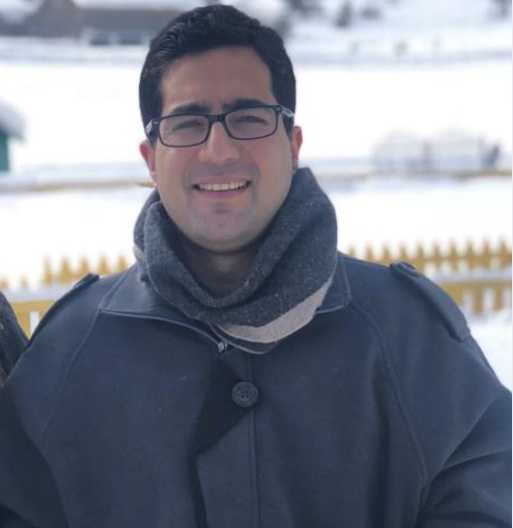 Kashmiri IAS topper resigns from service to protest ''unabated killings''