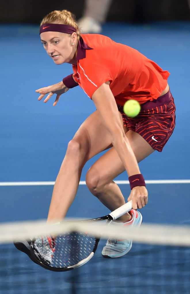 Kvitova topples Kerber to reach semifinals