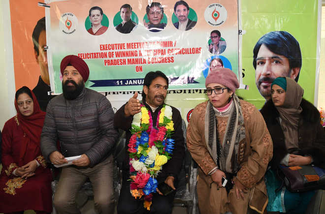 Cong hits out at PDP, BJP for ‘misleading people’