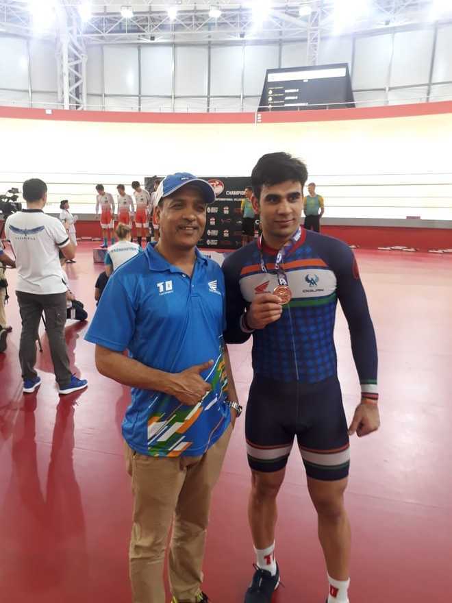 Valley cyclist bags silver in Indonesian c’ship