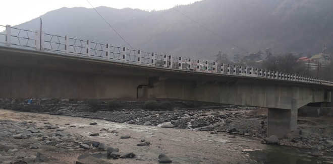 Expert inspects damaged bridge in Kullu