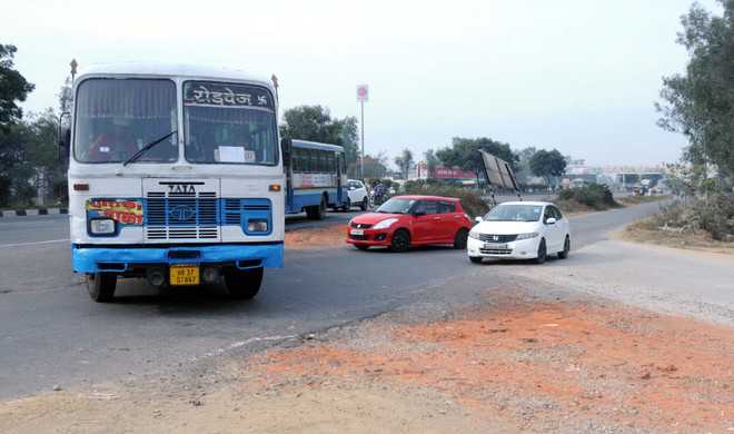 Proper entry to Karnal’s new bus stand from NH-44