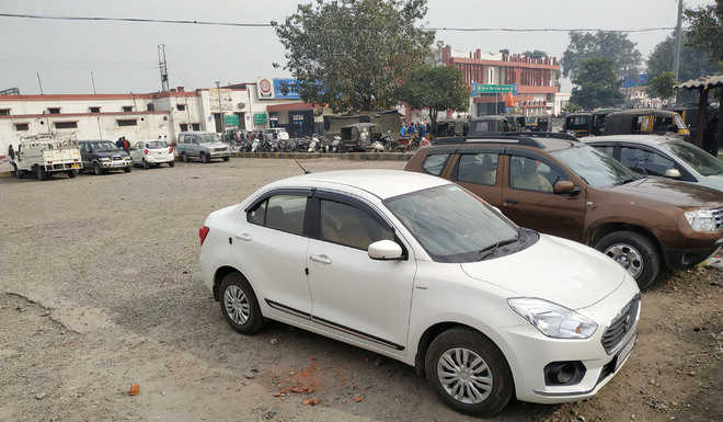Four-wheeler parking lot reopens at railway station, rates revised