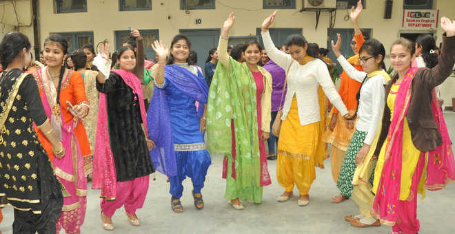 Lohri, Gurpurb celebrated with religious fanfare at GTBCW