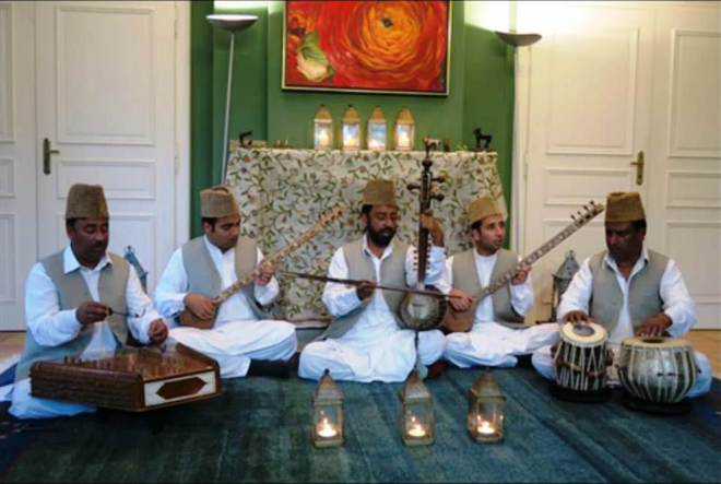 Kashmiri artistes strive to keep dying Sufi music alive