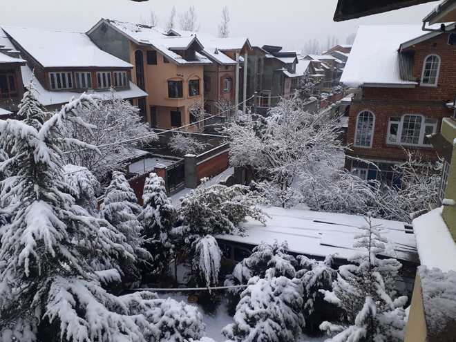Kashmir University cancels exams after heavy snow in Valley