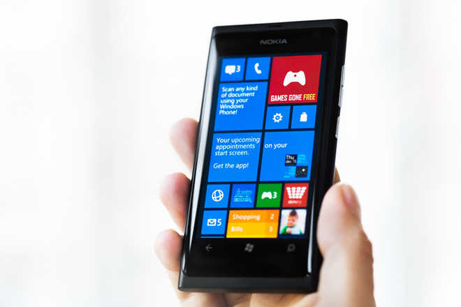 Microsoft announces to ''kill'' Windows phones; asks users to switch to Android or iOS