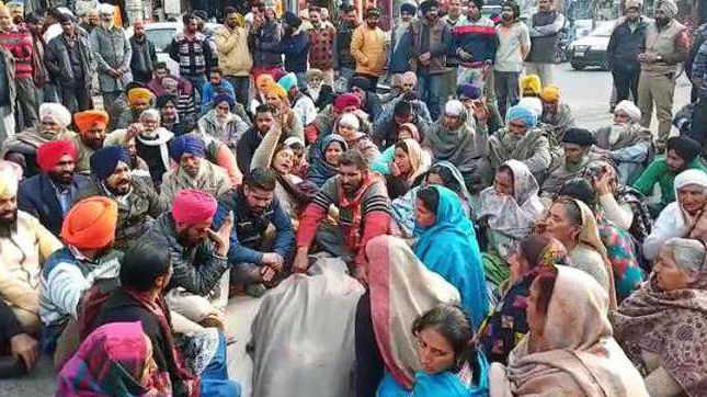 Ex-sarpanch’s son shot dead, Akalis hold protest