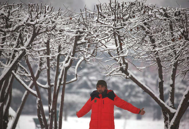 Seventh snow spell begins in Kashmir