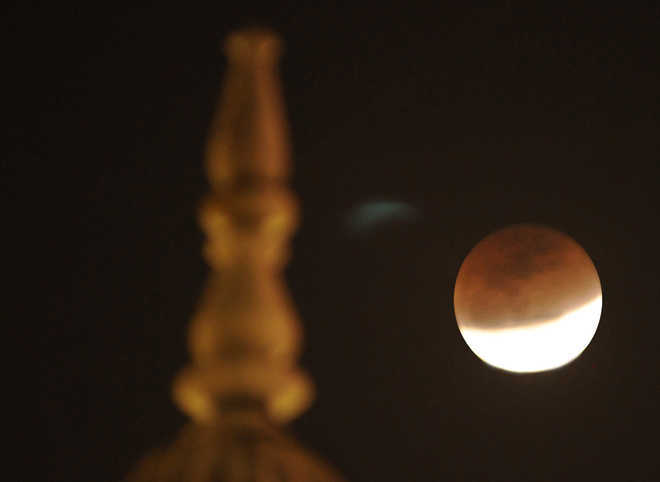 Get ready for total lunar eclipse, Supermoon on Sunday evening