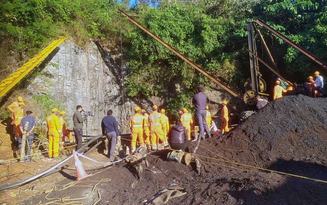 Navy abandons efforts to pull out decomposed body of Meghalaya miner