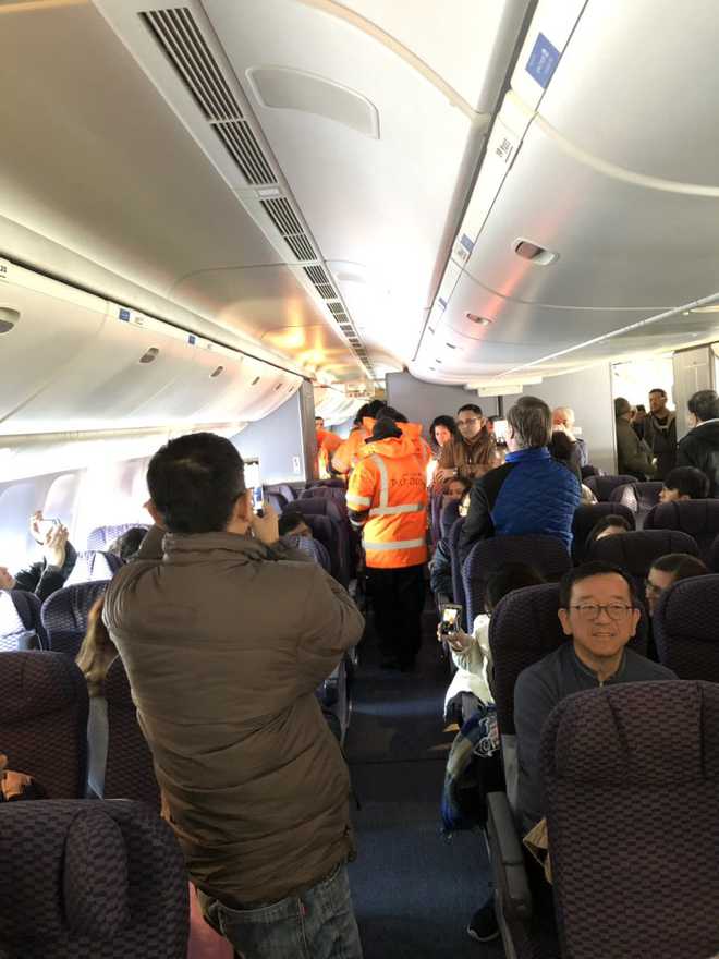 United Flight passengers stuck on board for 13 hours on Canadian tarmac