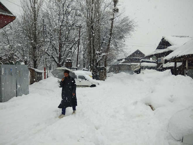 Jammu-Srinagar highway closed after fresh snowfall