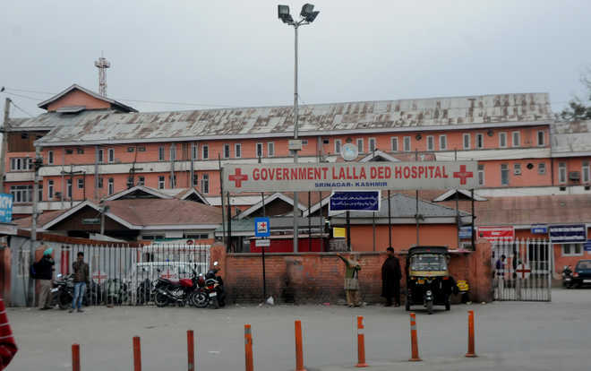 Kupwara woman''s roadside delivery: Inquiry holds doctor guilty of negligence