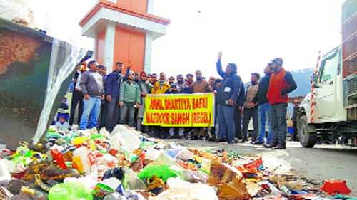 Doda stinks as sanitation workers’ strike continues