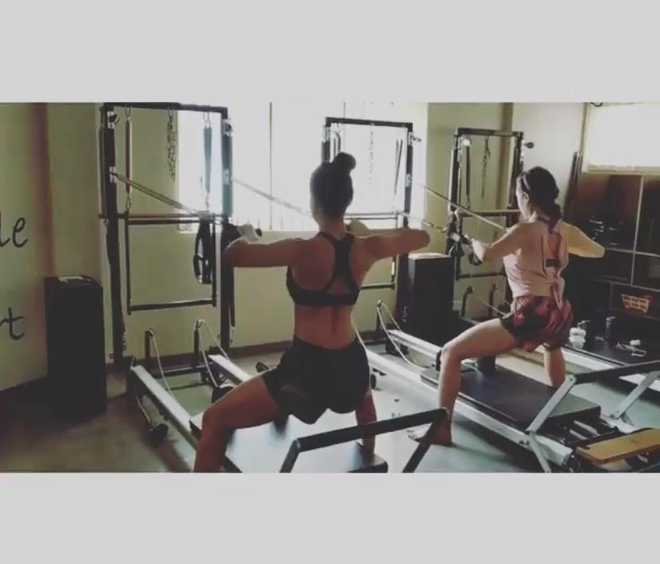 Malaika Arora Khan and Sara Ali Khan kick in a workout together!