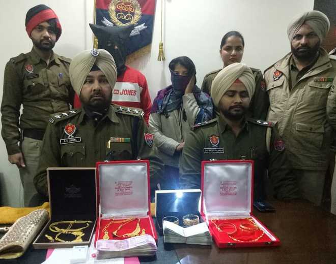 Woman, paramour held for stealing cash, gold from husband’s house