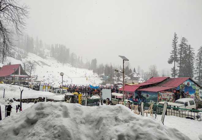 Shimla, Manali, Dalhousie, Kufri, Chail shiver at freezing point in HP