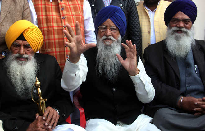 Taksalis want AAP to join alliance; Bains disagrees