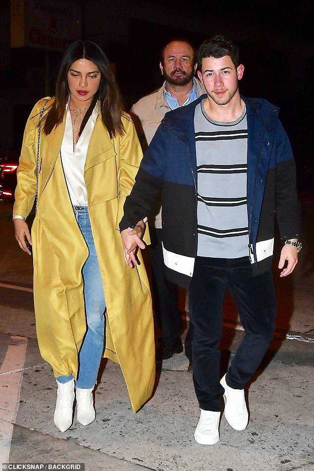 Hand-in-hand Priyanka Chopra, Nick Jonas head out for dinner