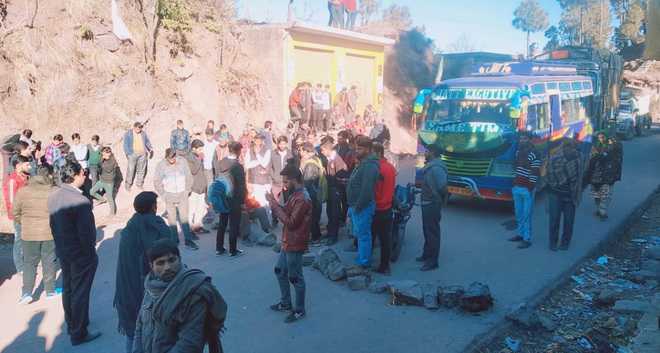 Rajouri faces 11-hr power outage, locals out on streets