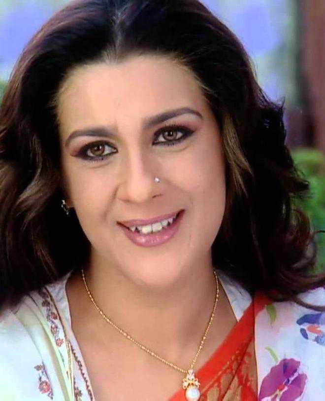 Property dealer dupes actor Amrita Singh of crores, booked