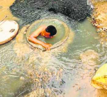 HC chides local bodies on manual scavenging