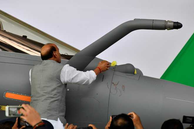 Cong criticises Rafale ‘shastra puja’, BJP hits back with Bofors jibe