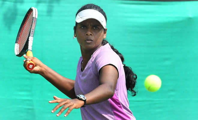 Top seeds Ishaque, Arthi stay on course - The Tribune