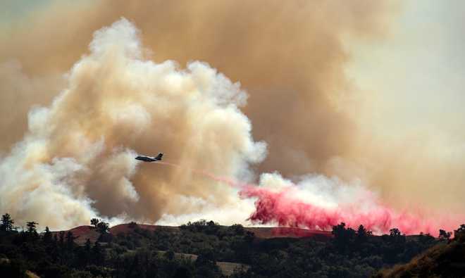Firefighters make gains against Los Angeles wildfire, evacuation orders ...