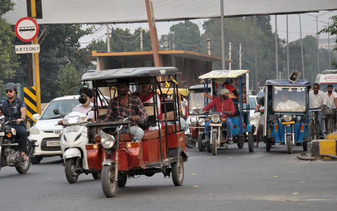 Register e-rickshaws to avoid action: RTA