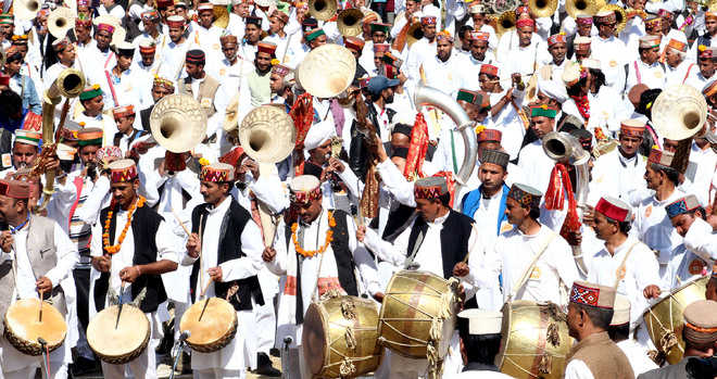 ‘Devdhun’ by over 2,200 bajantris enters records book