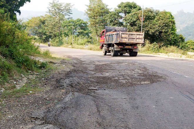 Una-Bhota highway in need of repairs