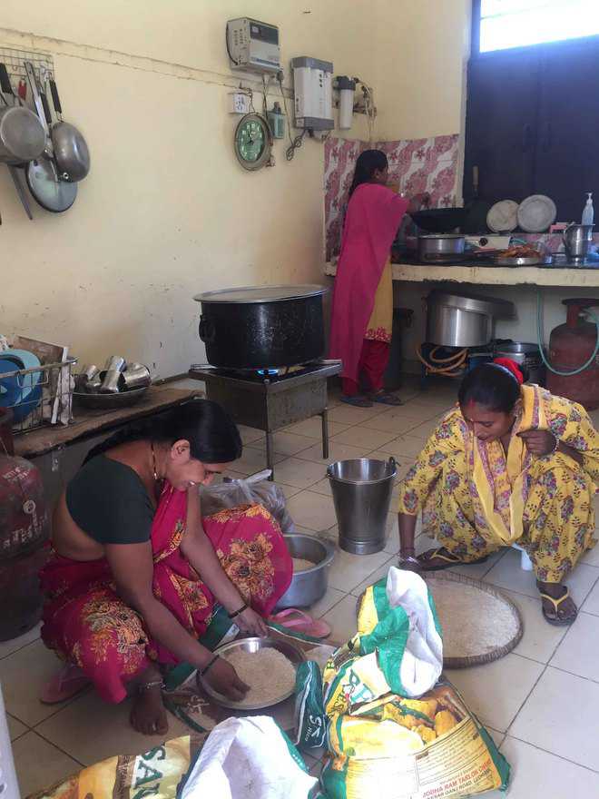 Mid-day meal workers rue meagre wages