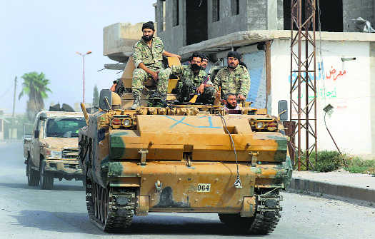 Syrian forces move towards Turkey border