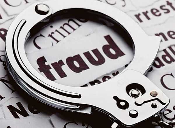 Man duped of on pretext of insurance bonus, two booked