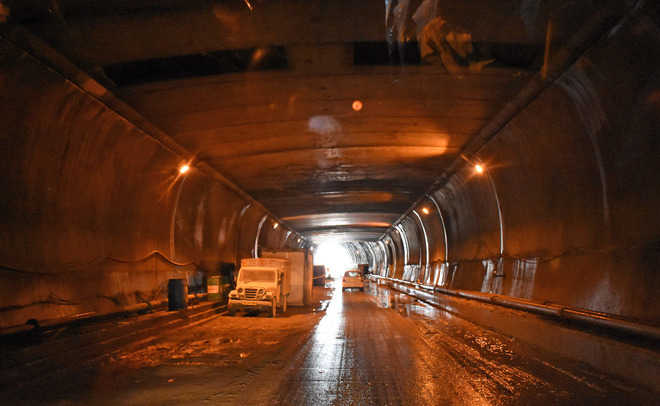Fault rectified, Rohtang tunnel opens to emergency vehicles