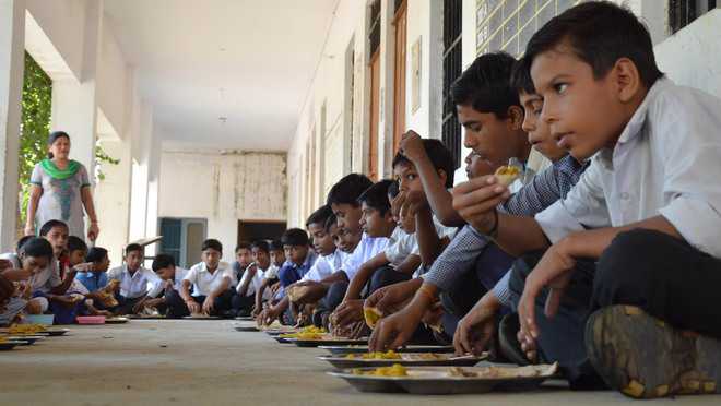 Now, midday meal workers asked to clean utensils; no hike in wage