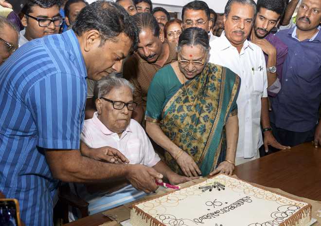 VS Achuthanandan turns 96, leaders wish oldest communist leader in country