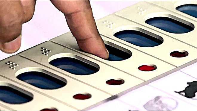 EVMs tampered with, allege Cong workers